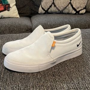 Women’s Nike Slip on Shoe